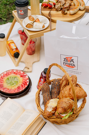 Фуршет на день рождения в Омске: что заказать и сколько