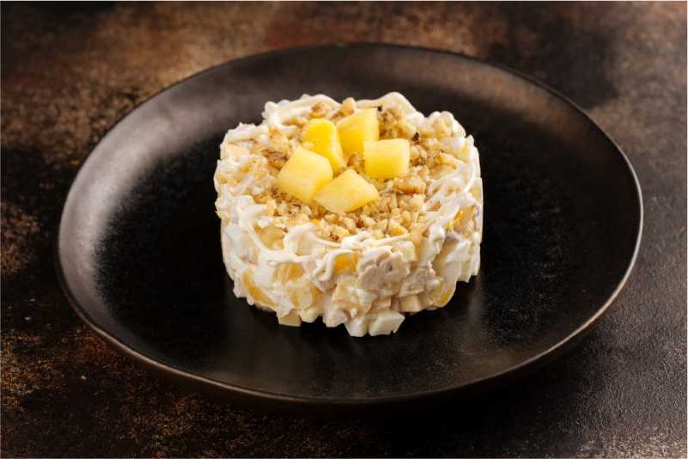 Салат с курицей и ананасами, 250 гр.