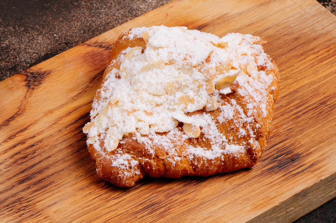 Круассан миндальный