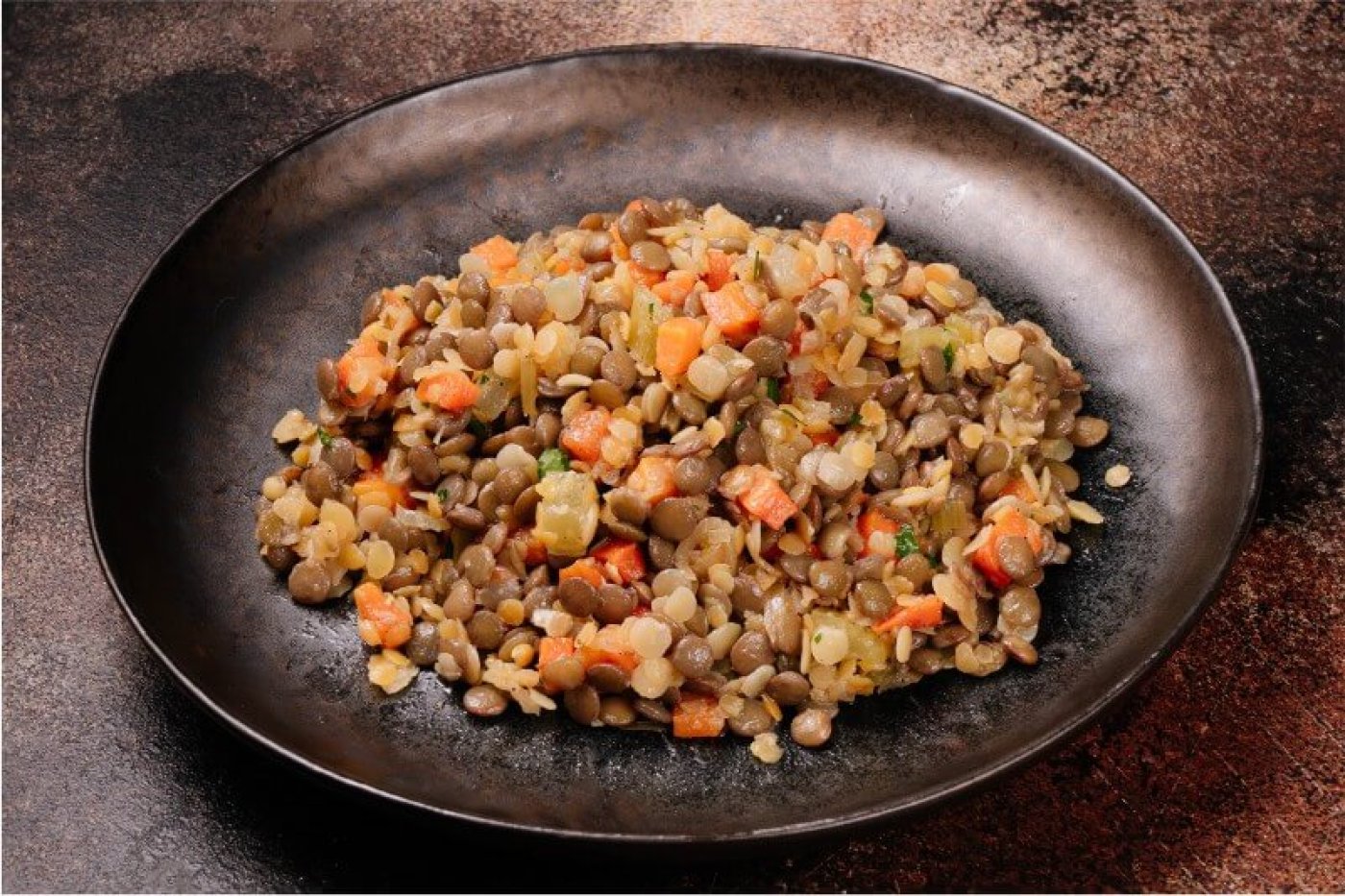 Чечевица зеленая и красная с овощами